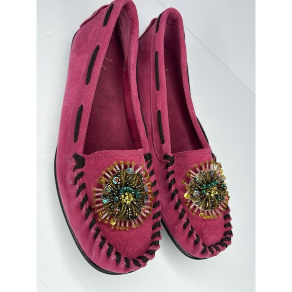Fuscia Pink Suede Loafers Beaded Flowers Rubber Sole Womens 7.5 White Mountain - Picture 1 of 9